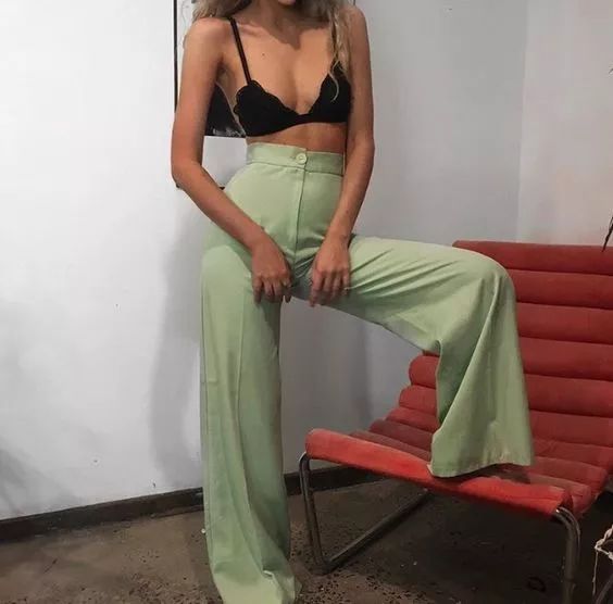 屁股大腿粗的孩子,宝宝屁股大腿粗走路腿会不直吗