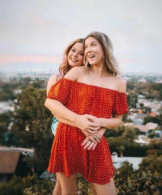 屁股大腿粗的孩子,宝宝屁股大腿粗走路腿会不直吗