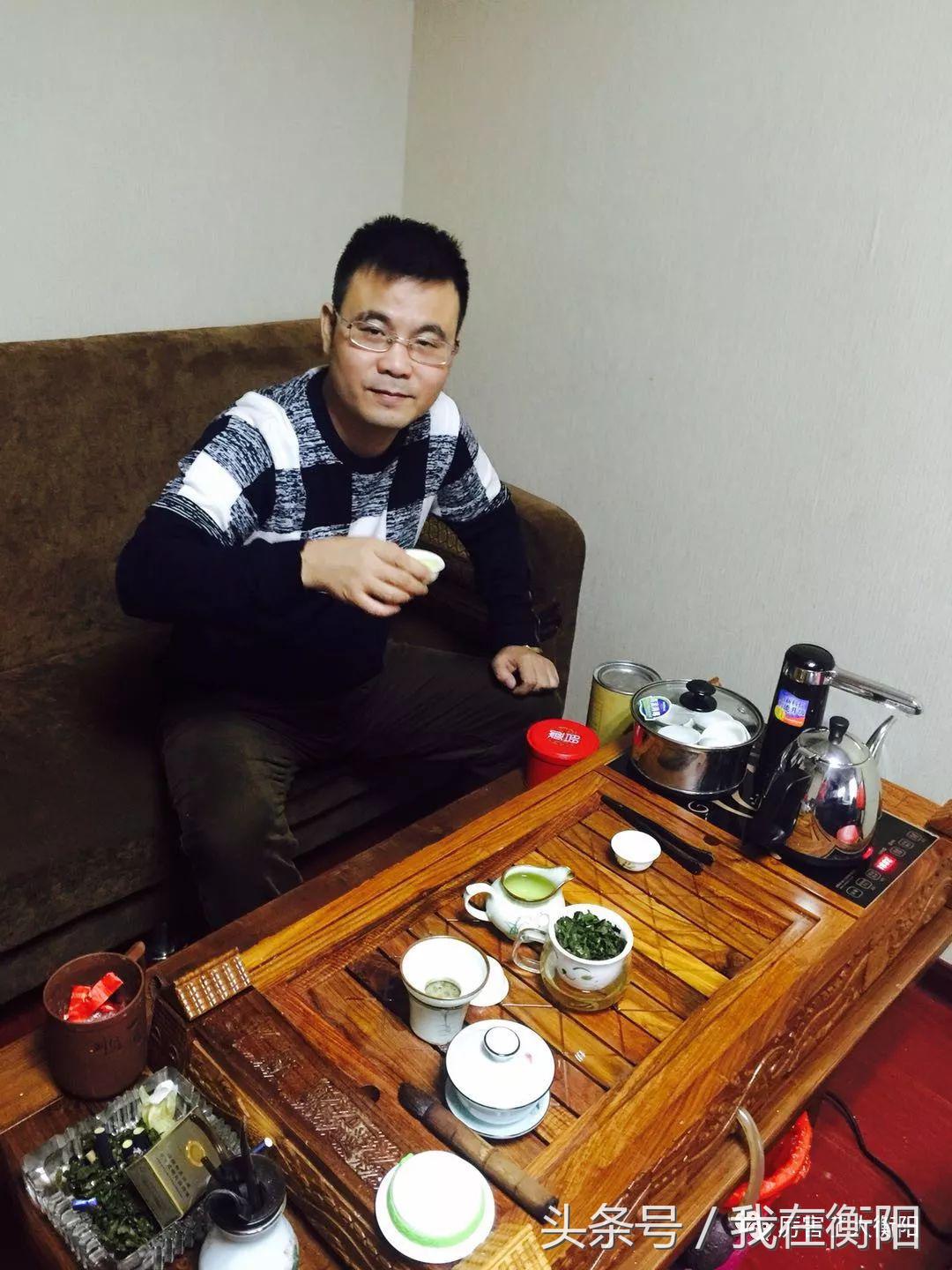 创业成功故事年入50万,创业故事一个不足五十平方的店面