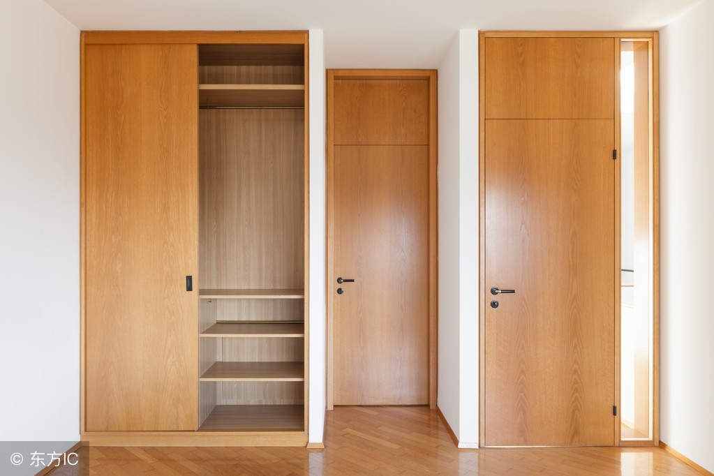 衣柜门选钢化玻璃好还是木的,衣柜门选模压还是烤漆