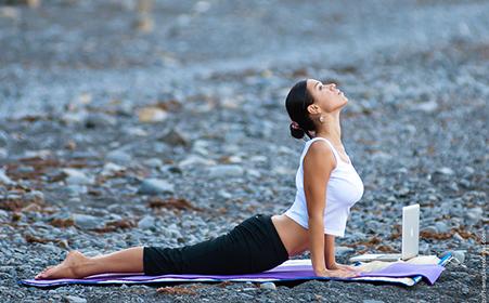 最适合瑜伽初学者练的50个体式,初学者瑜伽入门10个瑜伽体式做法