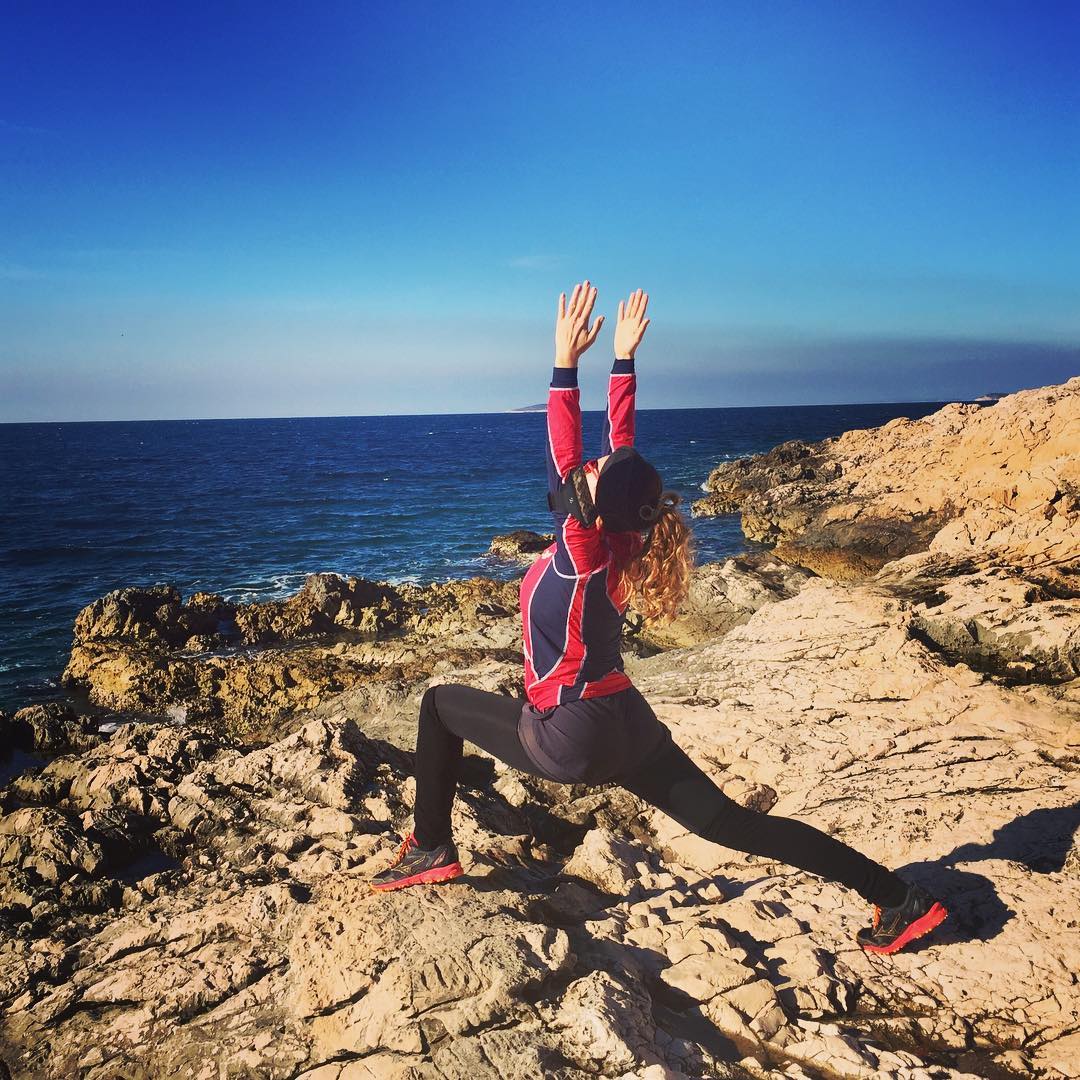 最适合瑜伽初学者练的50个体式,初学者瑜伽入门10个瑜伽体式做法