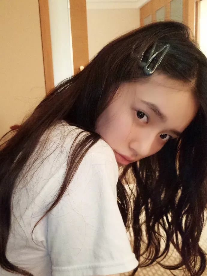 林允30块衣服,林允穿格子裤视频