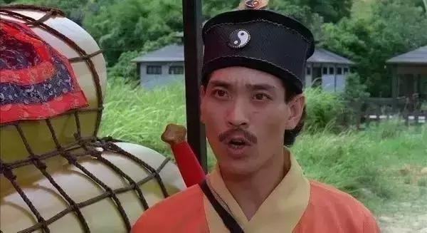 成龙早期武打戏动图,成龙再一次突破极限去演武打片