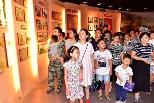 盘点军人与家人团聚的感动瞬间,这组军人和儿子的照片令人动容