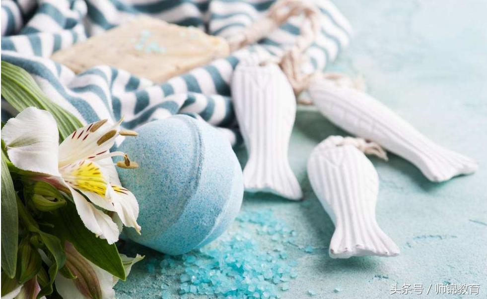 对你屏蔽朋友圈的人就放弃吧,屏蔽朋友圈是有多孤独