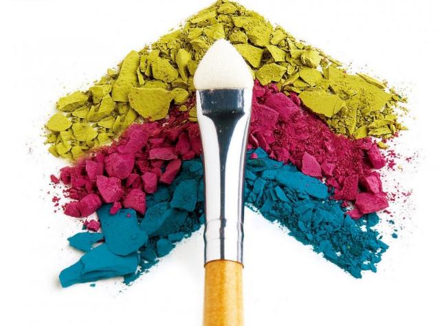 化妆品还有半年过期使用没问题吧,过期的化妆品会长斑吗