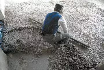 水泥稳定碎石层开裂怎么处理,水泥墙面鼓包开裂怎么补救