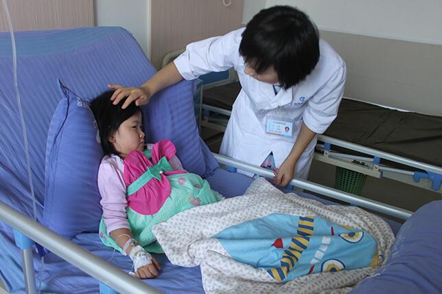 宝宝做完腺样体手术吃什么好,腺样体手术做完怎么护理孩子