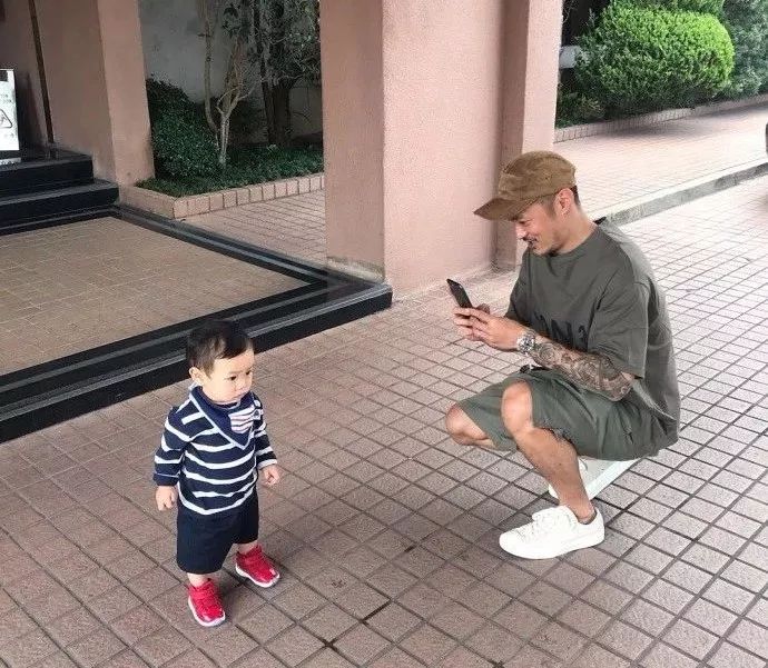 余文乐爱穿潮牌,余文乐当爸爸的视频