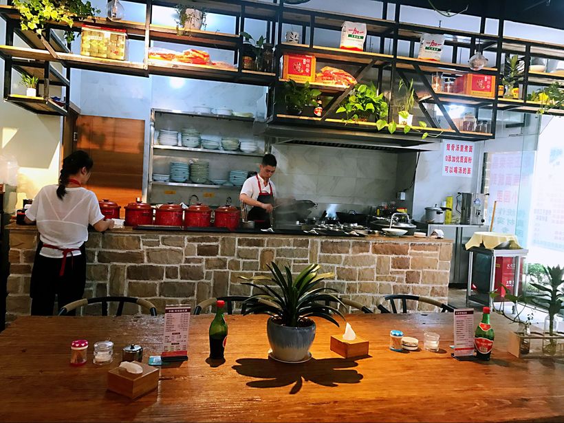 小园里的铺盖面,品出一份恬淡的情愫!