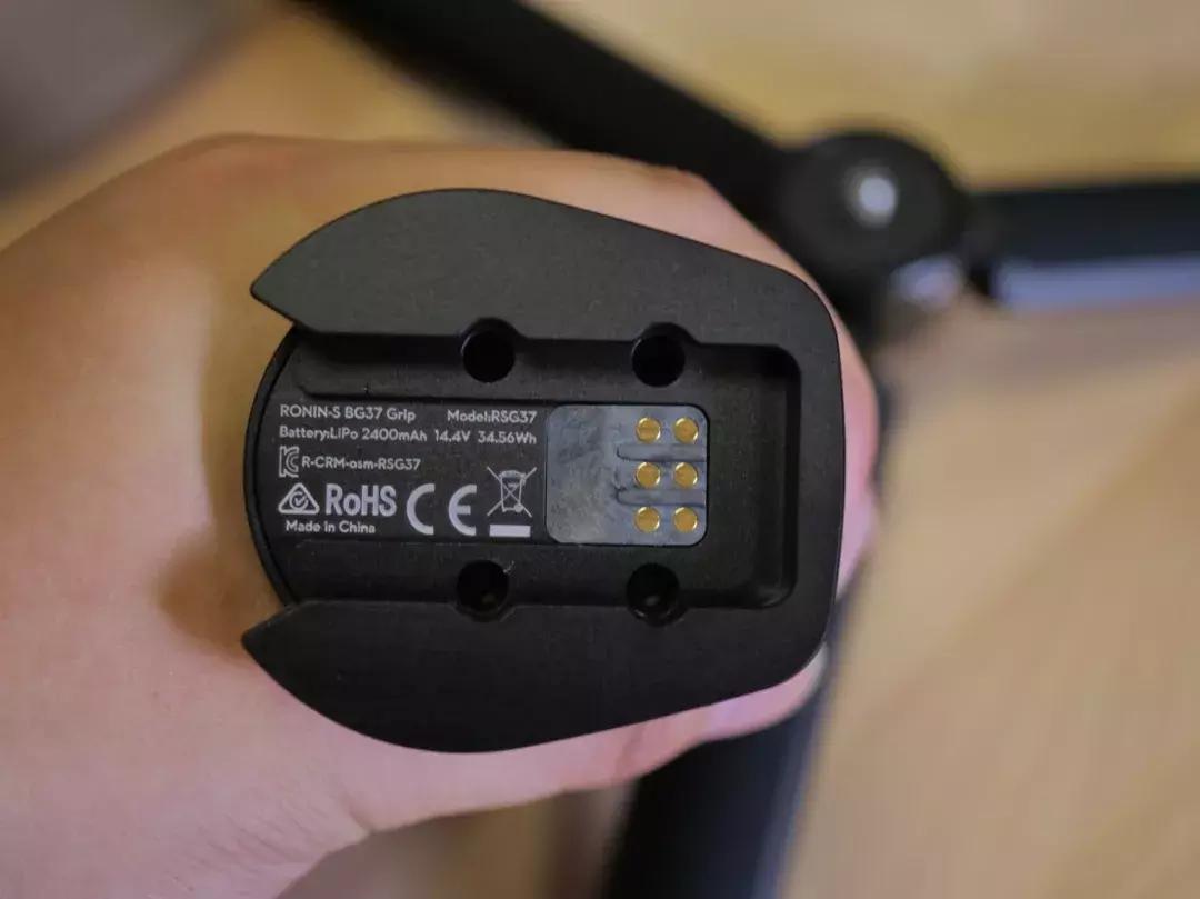 大疆如影s稳定器装箱,大疆如影s相机稳定器竖屏安装