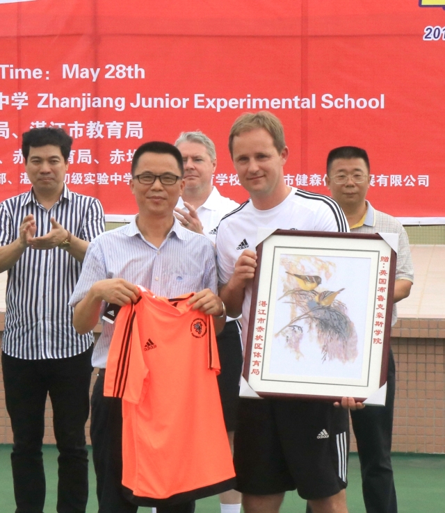 足梦视界｜中英足球文化交流，首站湛江轰动全城