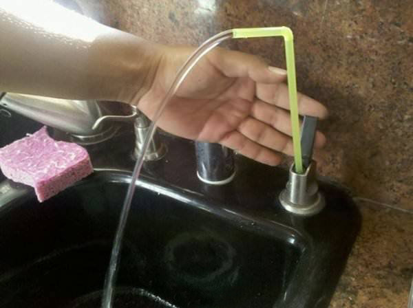 男子科二考试打电话给教练,男子学车碰到教练