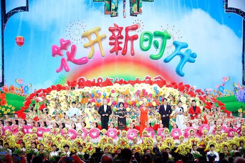 世纪佳缘六一晚会节目单公布,六一儿童节晚会的小朋友们