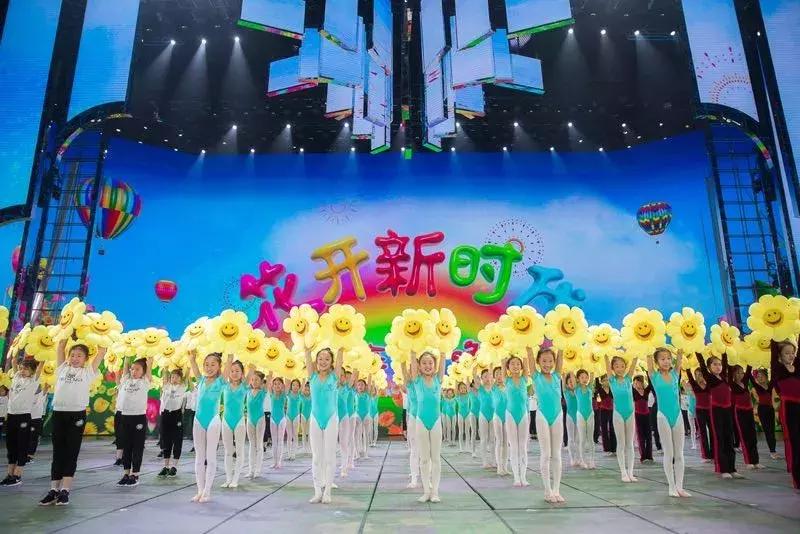 世纪佳缘六一晚会节目单公布,六一儿童节晚会的小朋友们