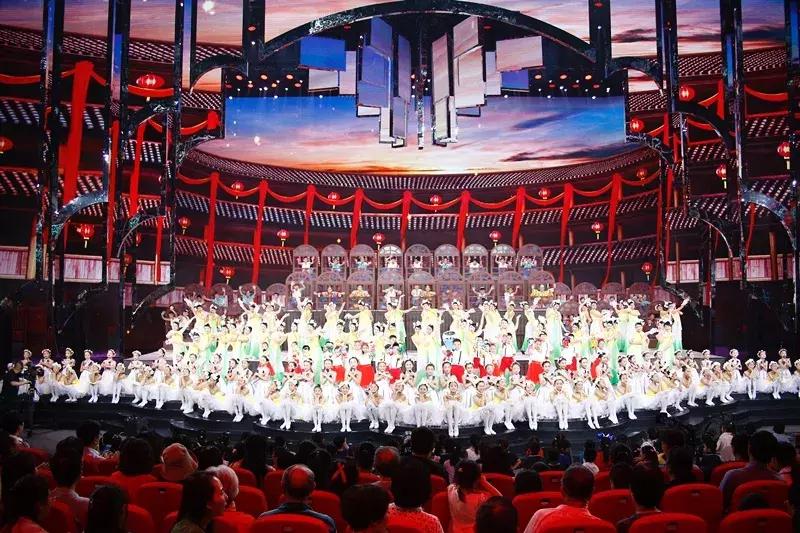 世纪佳缘六一晚会节目单公布,六一儿童节晚会的小朋友们