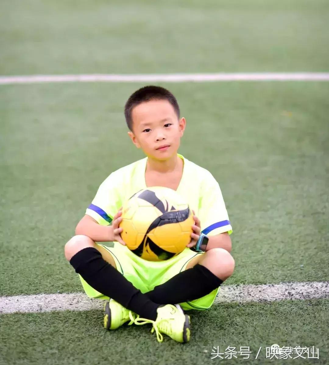文山这三个足球萌宝太可爱了，快来认识一下！