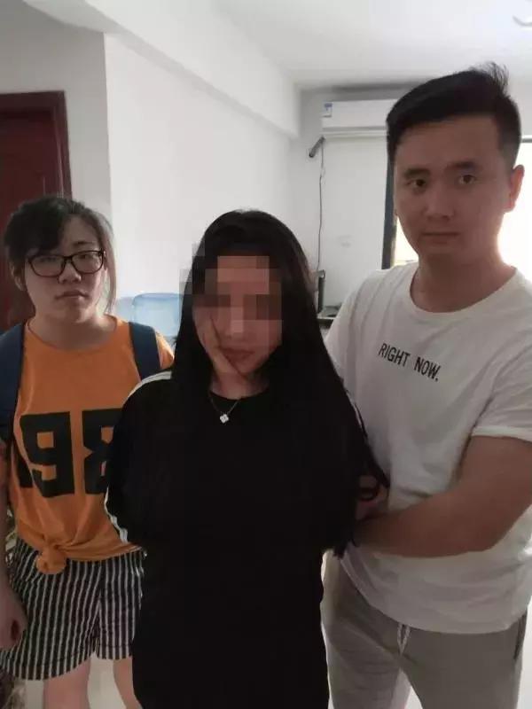 璀︽柟绔帀3涓秹榛刟pp,璀︽柟娑夊珜鎹f瘉鎵粍app