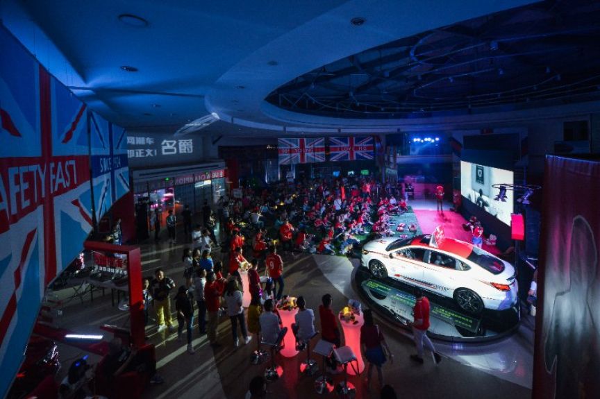 与年轻人一起豪门盛宴名爵是认真的