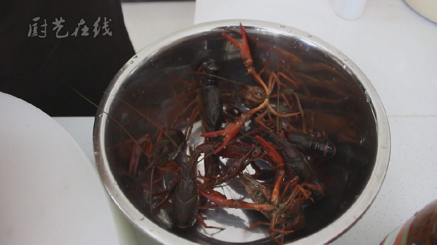 盱眙十三香小龙虾20斤正宗做法,十三香小龙虾和蒜泥龙虾哪个好吃