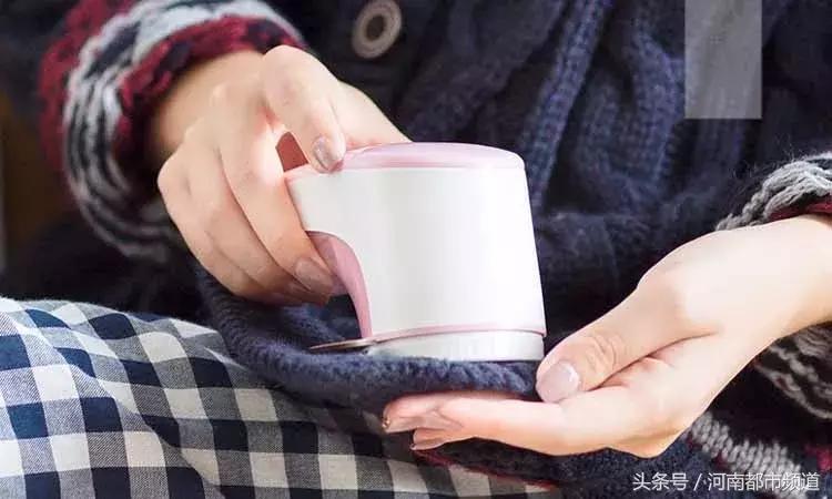 男孩被玻璃刺伤医生现场救治,7岁男孩被刀伤