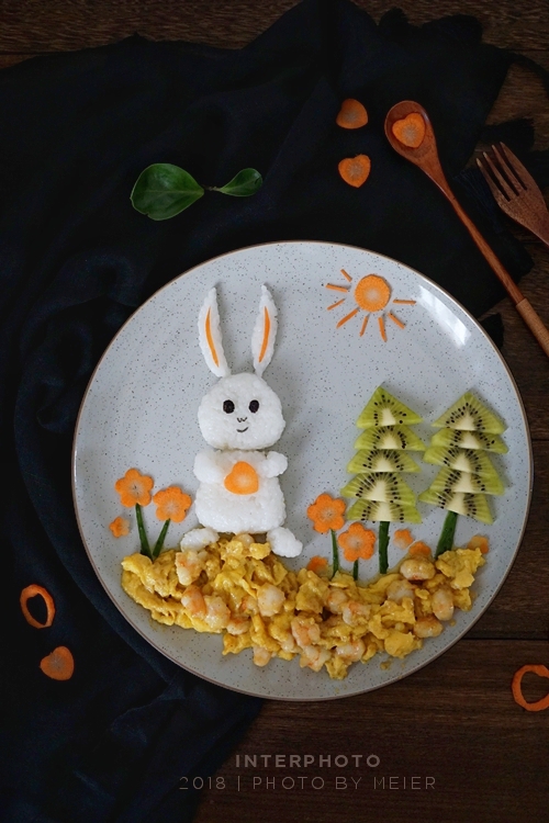 六一儿童节，陪孩子做一个卡通饭团，这是孩子最好的礼物和回忆