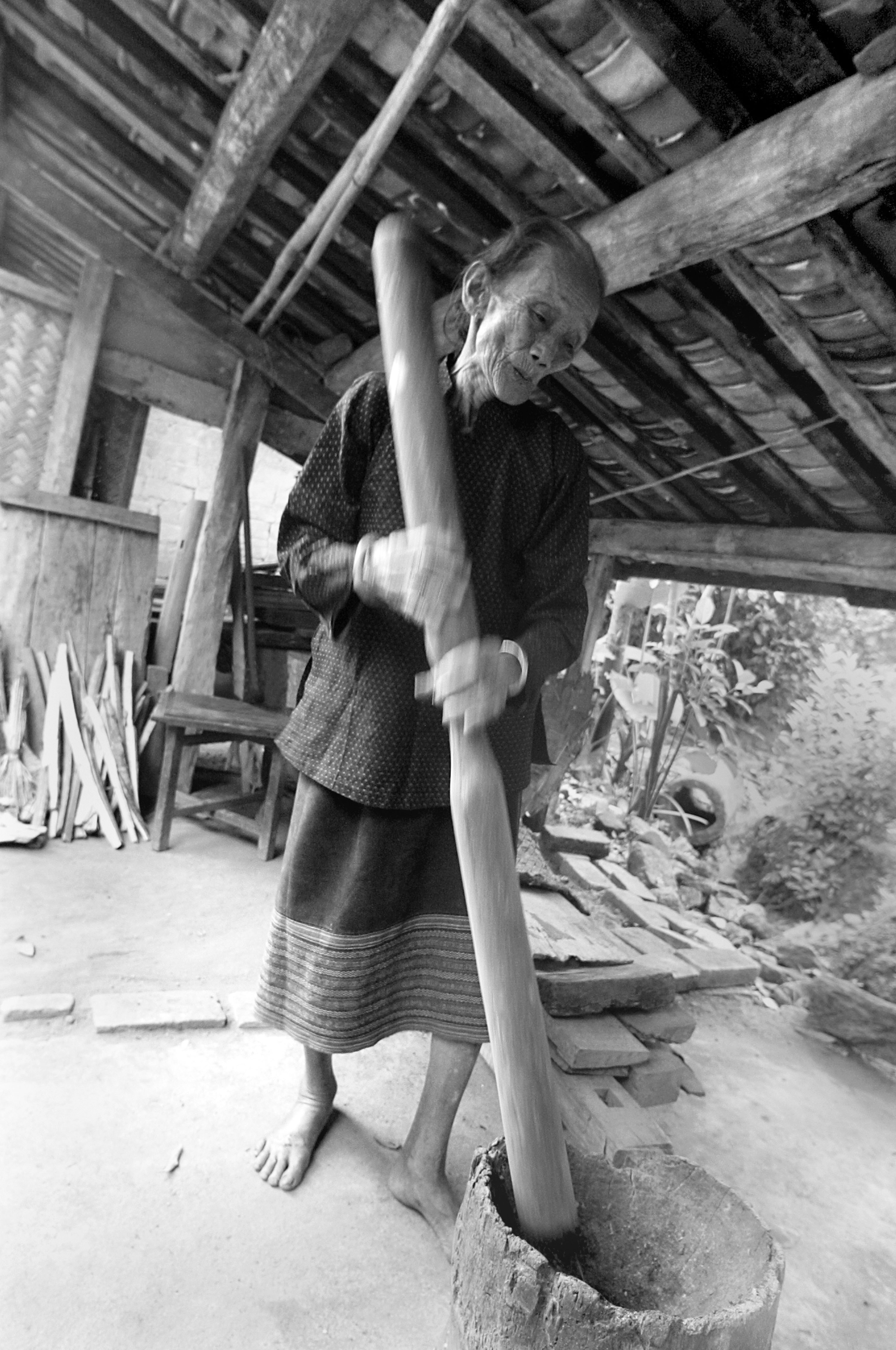 一百个人的口述实录006：要我脱掉裙子，我不肯，他们就扑上来扒