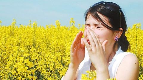 夏天来了脸泛红怎么办,夏天到了脸上容易过敏是什么原因