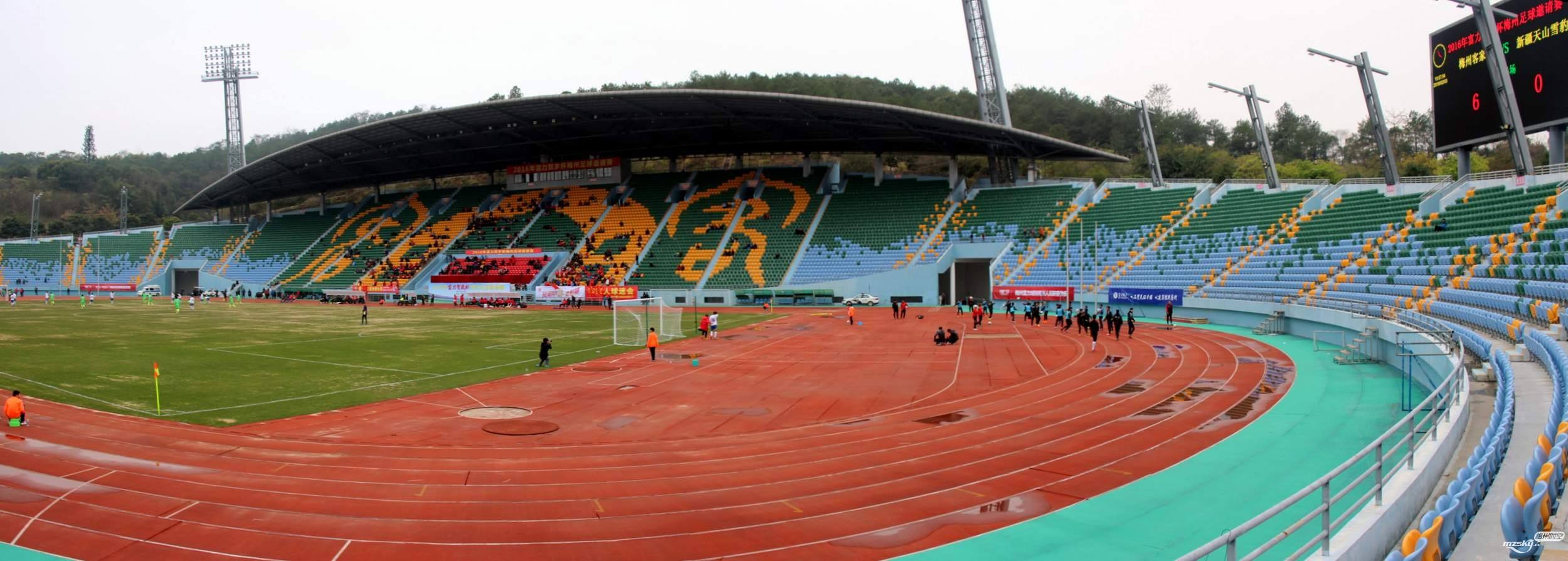 体育馆座位被墙挡住了,足球之乡梅州加入中超
