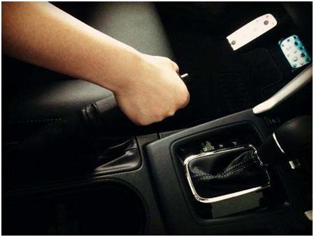 忘记放手刹会是什么结果,忘记放手刹后果