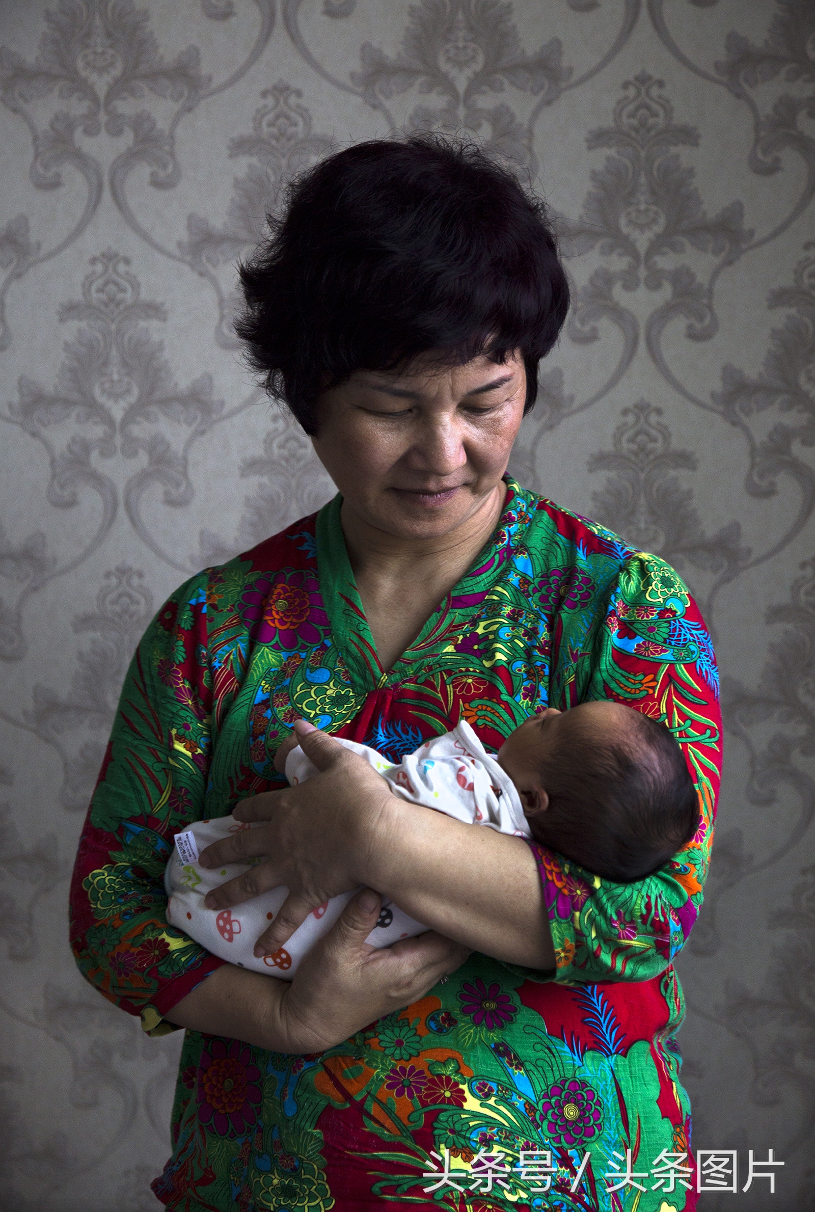 归来的*亡流**：留学法国的温州姑娘拍下了她寻不回的故乡