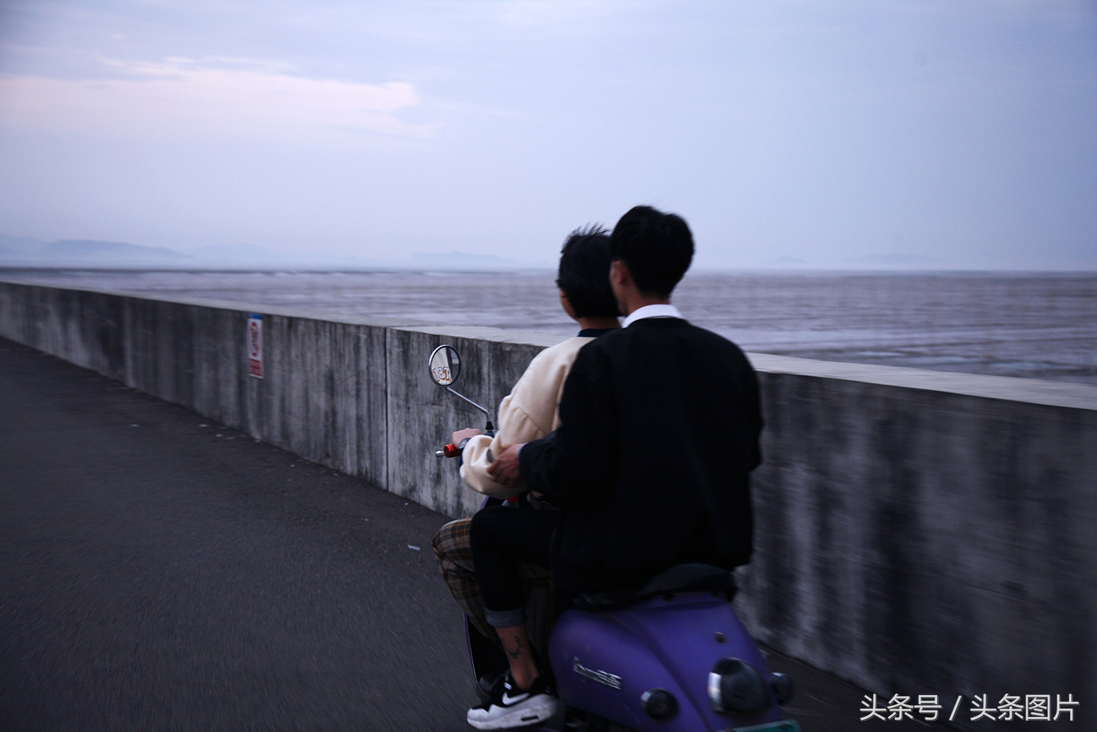 归来的*亡流**：留学法国的温州姑娘拍下了她寻不回的故乡