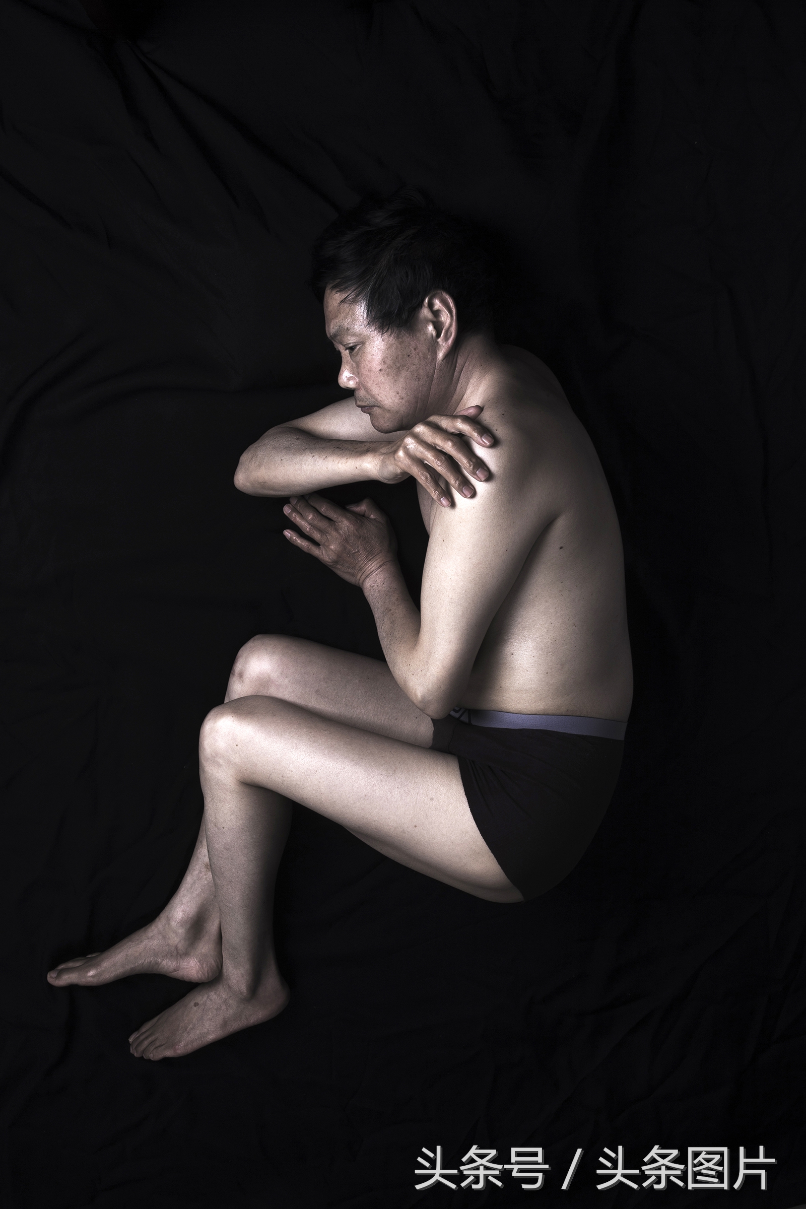 归来的*亡流**：留学法国的温州姑娘拍下了她寻不回的故乡