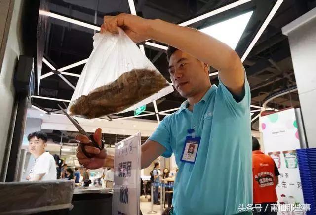 海鲜被这样“注水”增重近2斤，竟毫无痕迹！