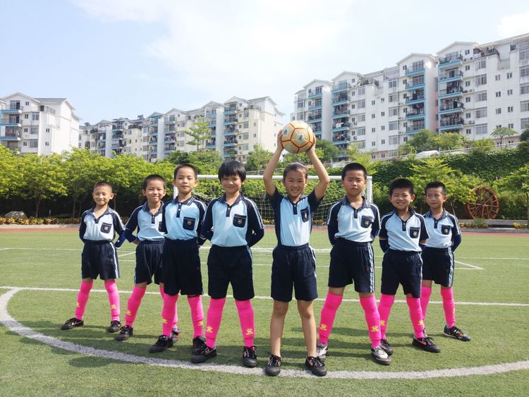 足球比赛活动主题校园足球,绿茵点亮梦想足球
