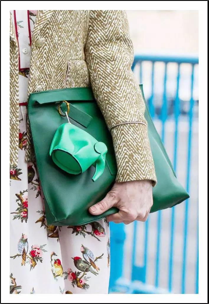 louisvuitton早春新款牛角包,louisvuitton熊猫包