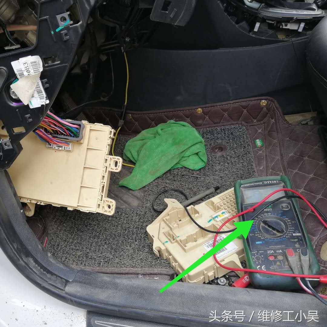 现代汽车近光灯不亮故障检查步骤,现代开着大灯突然不亮