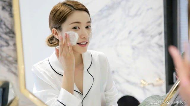 脸上长闭口粉刺应该怎么办,消灭额头粉刺闭口