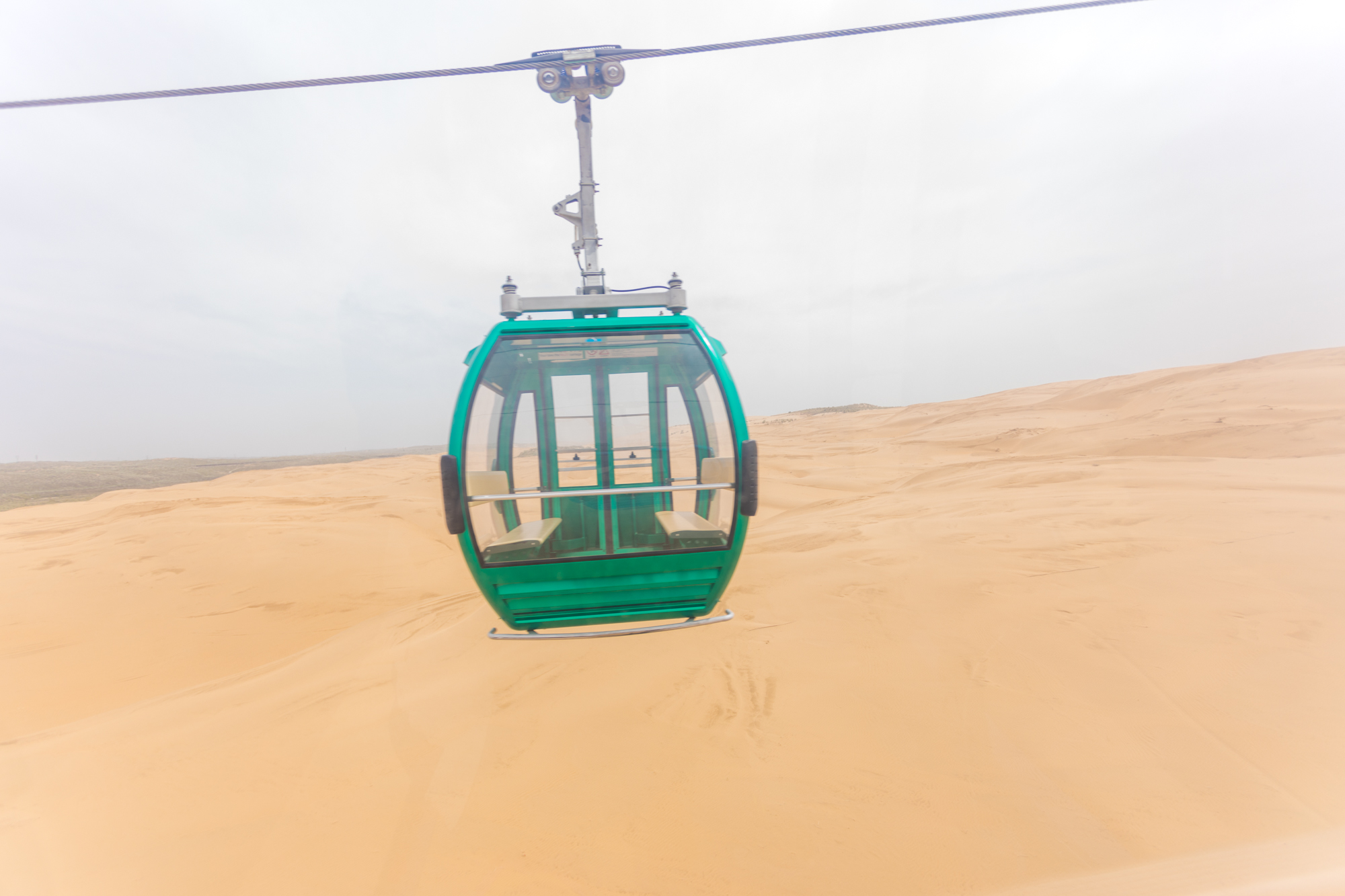 沙漠里外星人飞船,沙漠外星飞船