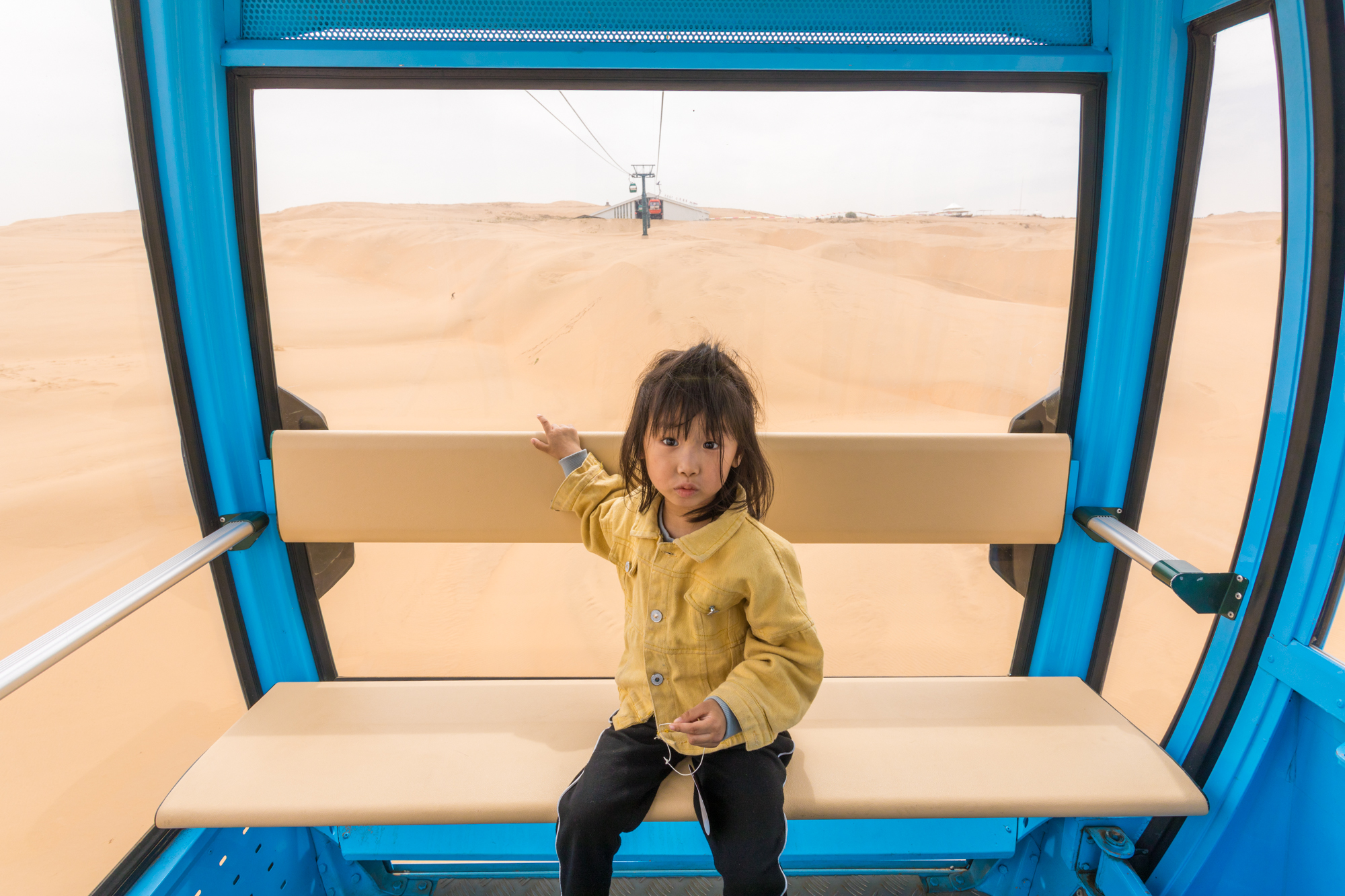 沙漠里外星人飞船,沙漠外星飞船