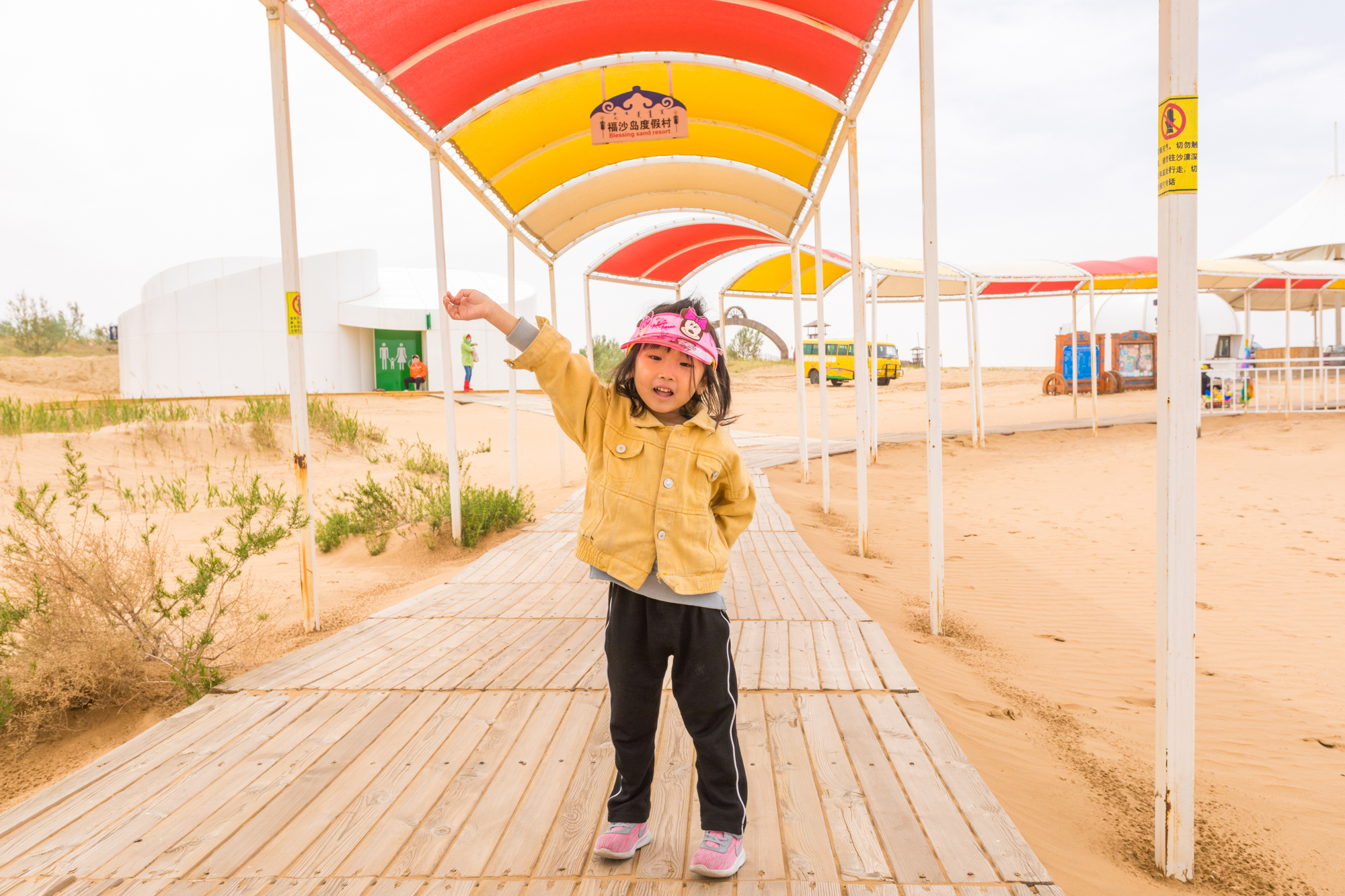 沙漠里外星人飞船,沙漠外星飞船