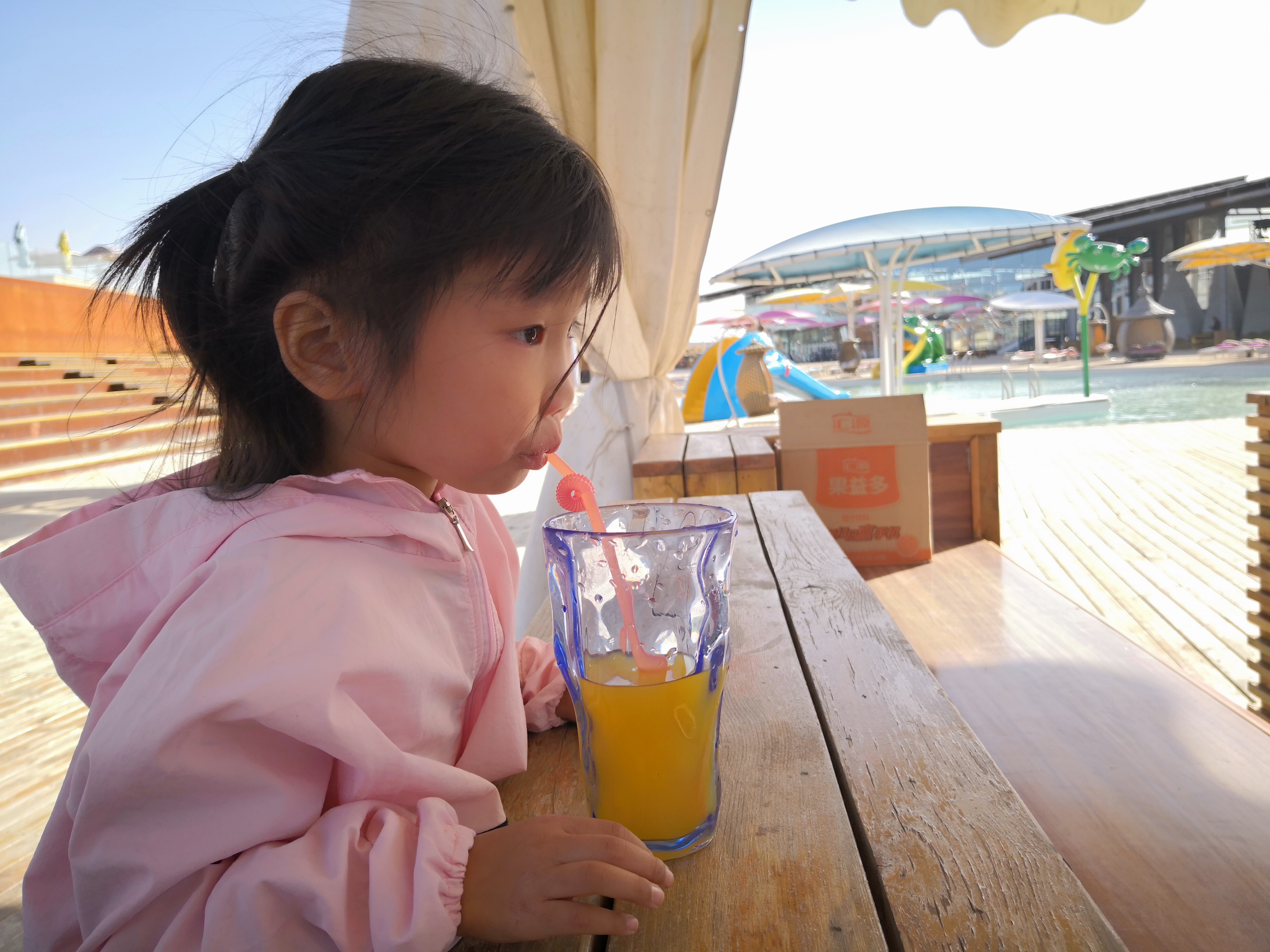 沙漠里外星人飞船,沙漠外星飞船