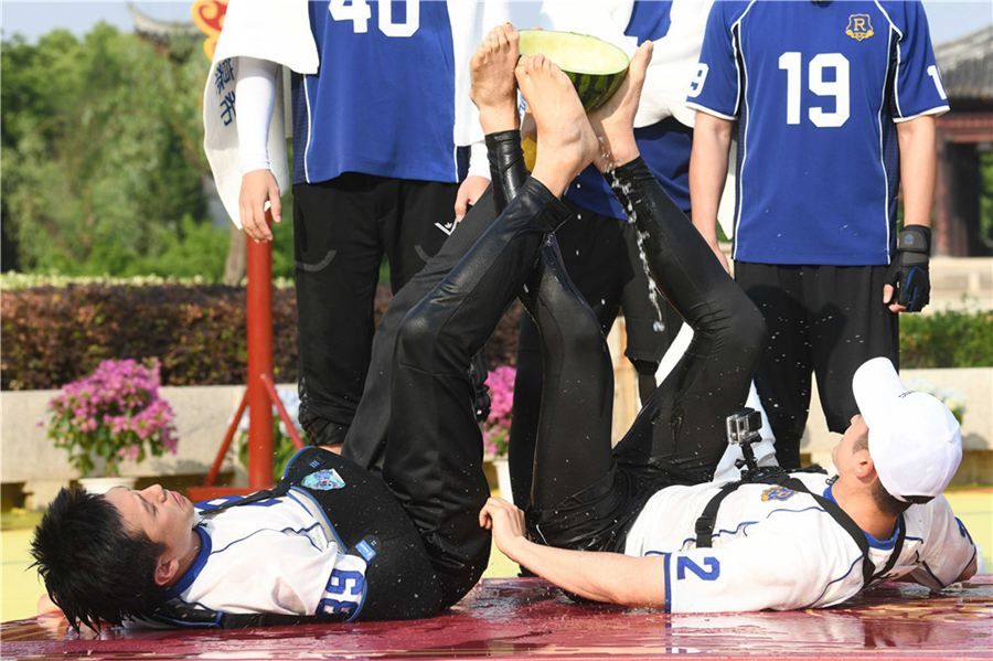 奔跑吧兄弟鹿晗和100人比赛,奔跑吧鹿晗搭档