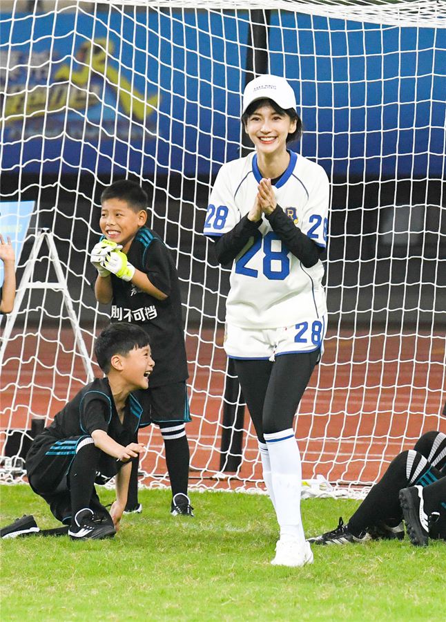 奔跑吧兄弟鹿晗和100人比赛,奔跑吧鹿晗搭档