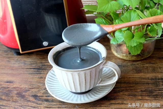 一碗自制黑芝麻糊,香浓美味营养好,常喝可强身健体、补脑益智!