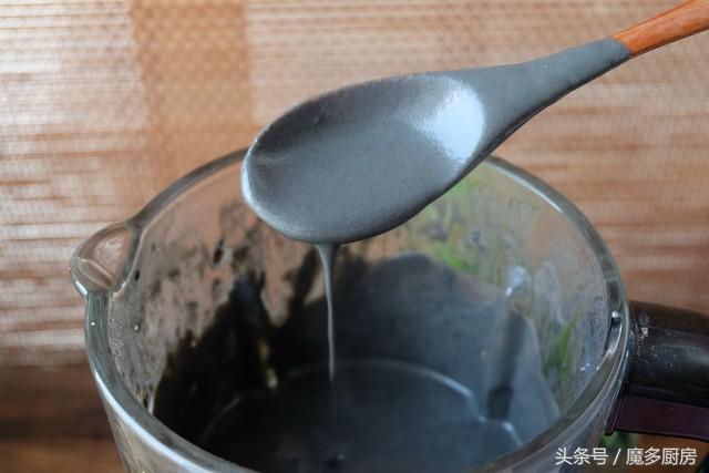 一碗自制黑芝麻糊,香浓美味营养好,常喝可强身健体、补脑益智!
