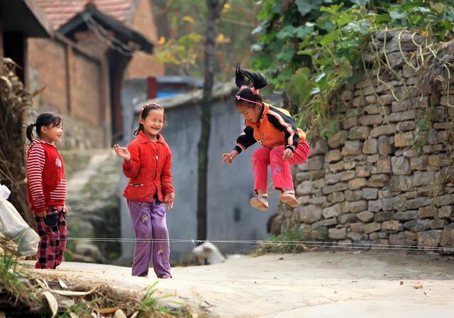 六一回忆一下小时候的游戏,回忆童年时农村孩子玩过的游戏