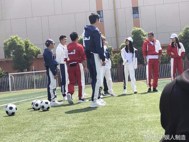 杨幂的红色战袍太惊艳,杨幂一身运动服显活力