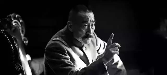 当躬耕勤学撞见流量经济，老戏骨只值“配菜”的价格吗？